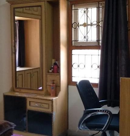 Srinivas Nilayam Apartment ไฮเดอราบัด ภายนอก รูปภาพ